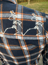 Load image into Gallery viewer, Sz M blue and orange plaid US Blues embroidered flannel