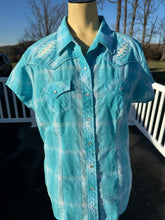 Load image into Gallery viewer, Sz XL aqua and white pearl snap western