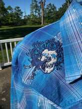 Load image into Gallery viewer, Sz L Women’s custom embroidered pearl snap western shirt