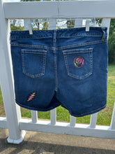 Load image into Gallery viewer, Sz 20 denim shorts