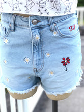 Load image into Gallery viewer, Sz 7 BMFS red daisy shorts