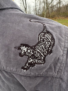 Sz M embroidered grey corduroy button up