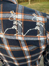 Load image into Gallery viewer, Sz M blue and orange plaid US Blues embroidered flannel
