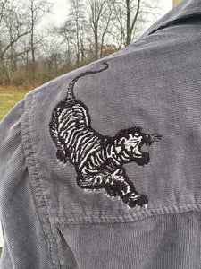 Sz M embroidered grey corduroy button up