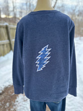 Load image into Gallery viewer, Sz L women’s Counting Stars by Candlelight fleece crew neck
