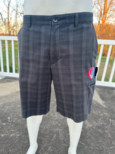Load image into Gallery viewer, Sz 34 embroidered golf shorts
