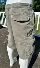 Load image into Gallery viewer, Sz 36 Cargo shorts with Realtree camouflage wolf
