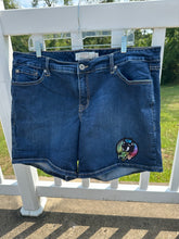 Load image into Gallery viewer, Sz 20 denim shorts
