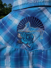 Load image into Gallery viewer, Sz L Women’s custom embroidered pearl snap western shirt
