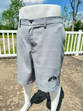 Load image into Gallery viewer, Sz 40 Cats Down Under the Stars golf shorts
