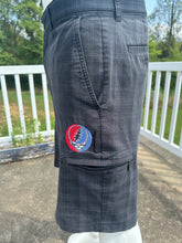 Load image into Gallery viewer, Sz 34 embroidered golf shorts
