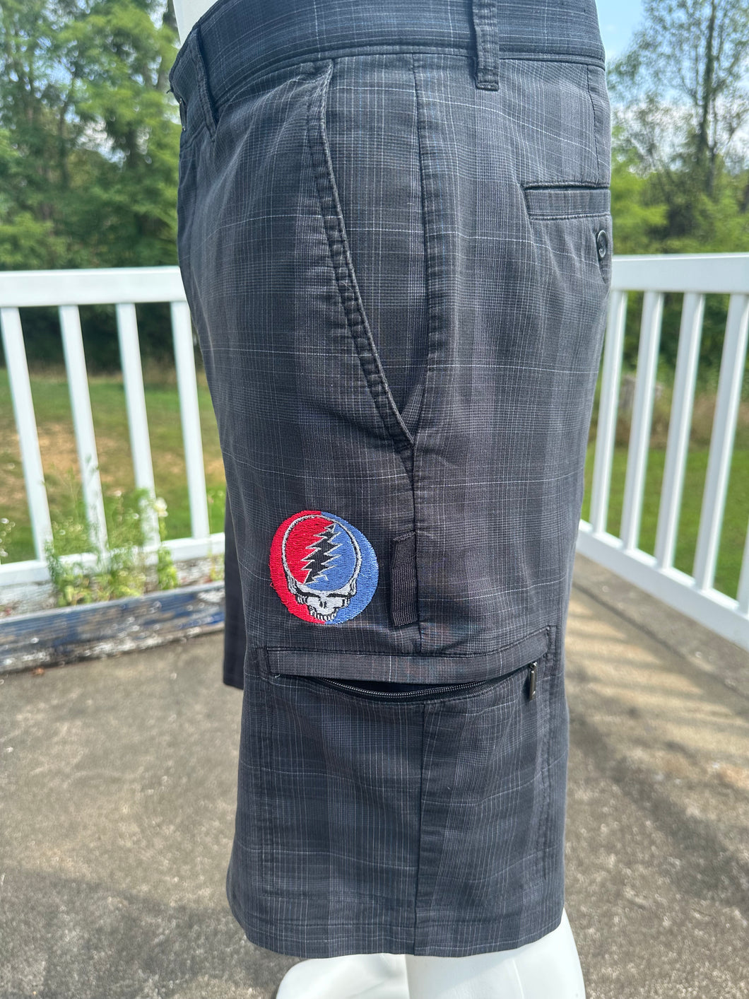 Sz 34 embroidered golf shorts