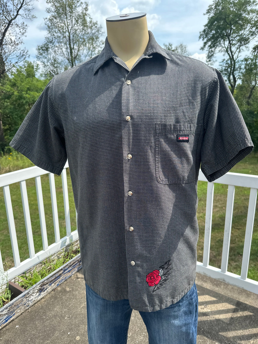 Sz M embroidered Dickies Bertha button up
