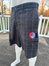 Load image into Gallery viewer, Sz 34 embroidered golf shorts
