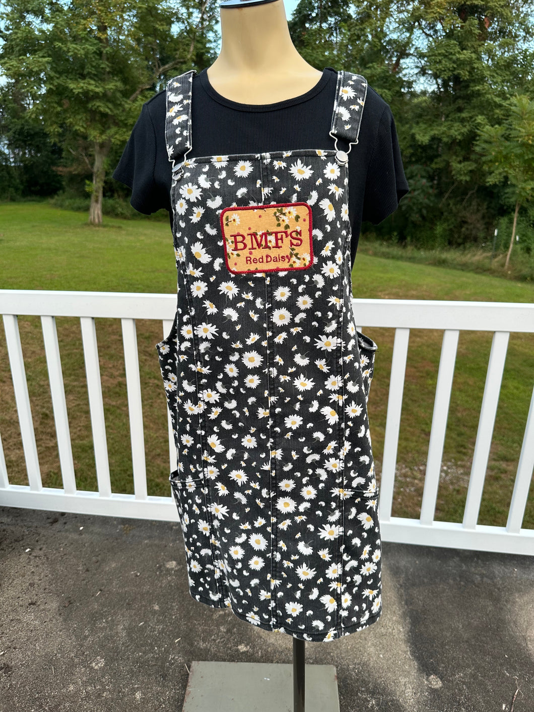 Sz XL Red Daisy denim overall dress