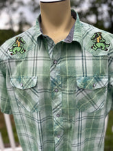 Load image into Gallery viewer, Sz XXL Men’s embroidered Alligator pearl snap
