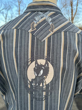 Load image into Gallery viewer, Sz XL embroidered wolf pearl snap
