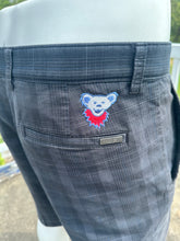Load image into Gallery viewer, Sz 34 embroidered golf shorts
