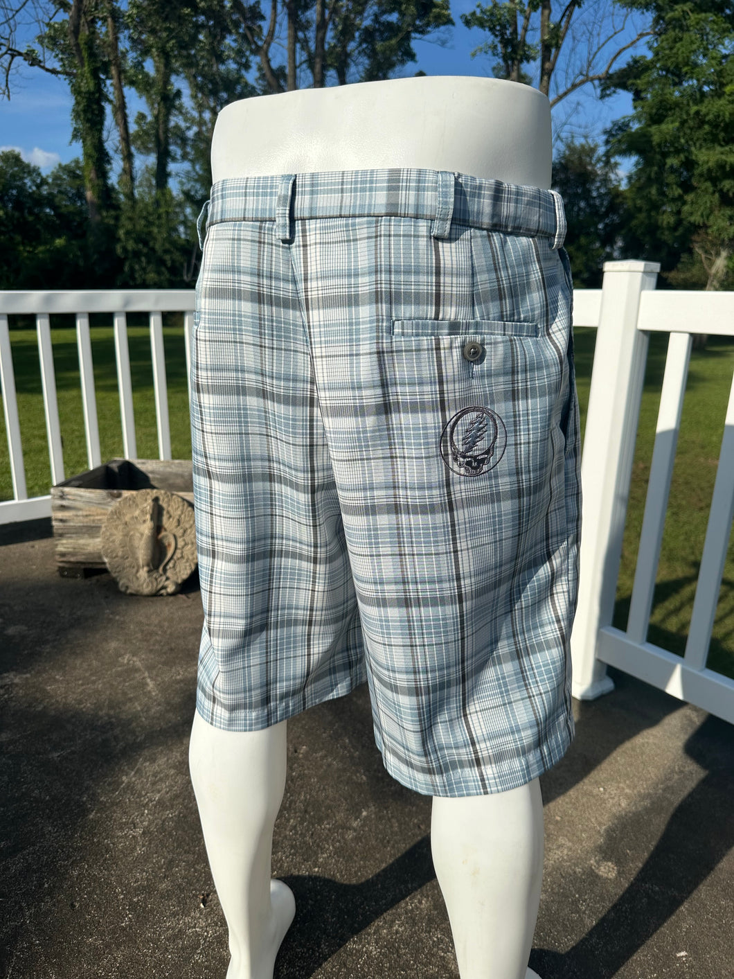 Sz 38 light blue plaid custom embroidered golf shorts