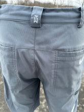 Load image into Gallery viewer, Sz 30 embroidered Nike golf shorts
