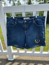 Load image into Gallery viewer, Sz 20 denim shorts
