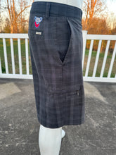Load image into Gallery viewer, Sz 34 embroidered golf shorts
