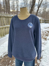 Load image into Gallery viewer, Sz L women’s Counting Stars by Candlelight fleece crew neck
