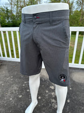 Load image into Gallery viewer, Sz 32 Dire Wolf embroidered golf shorts
