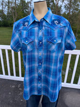Load image into Gallery viewer, Sz L Women’s custom embroidered pearl snap western shirt
