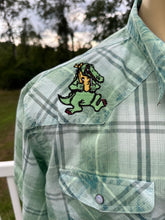 Load image into Gallery viewer, Sz XXL Men’s embroidered Alligator pearl snap
