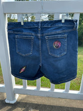 Load image into Gallery viewer, Sz 20 denim shorts
