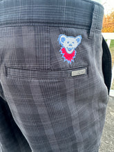 Load image into Gallery viewer, Sz 34 embroidered golf shorts
