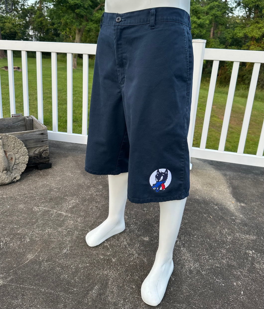 Sz 38 Embroidered Dickies shorts