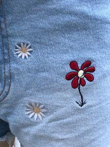 Sz 7 BMFS red daisy shorts