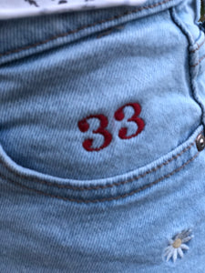 Sz 7 BMFS red daisy shorts