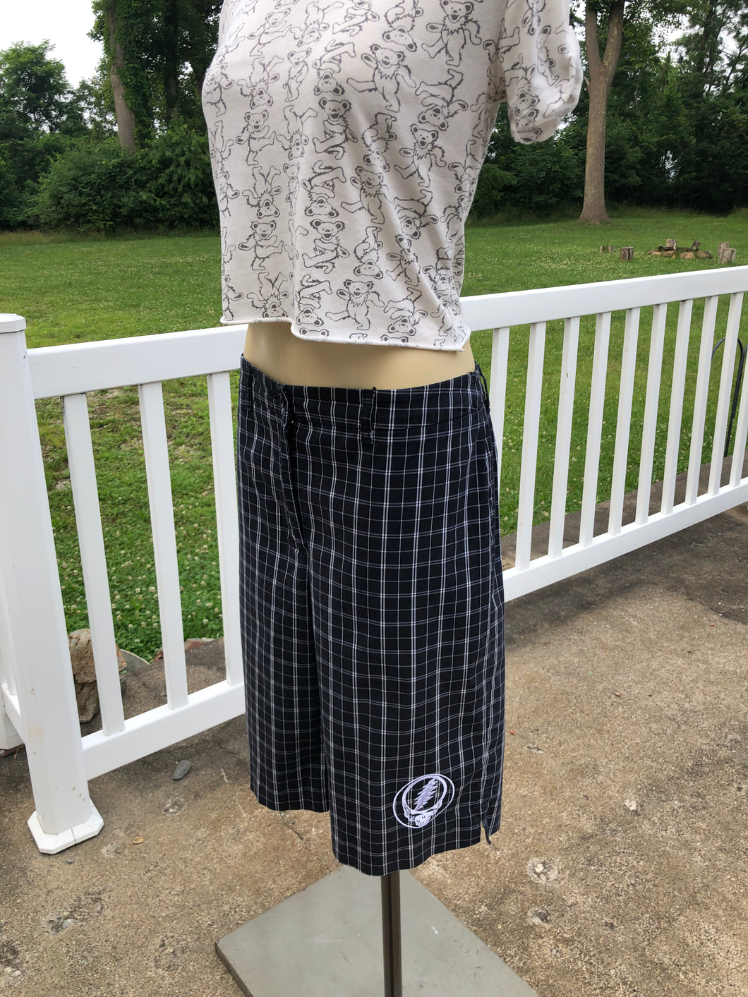 Sz 14 plaid embroidered shorts