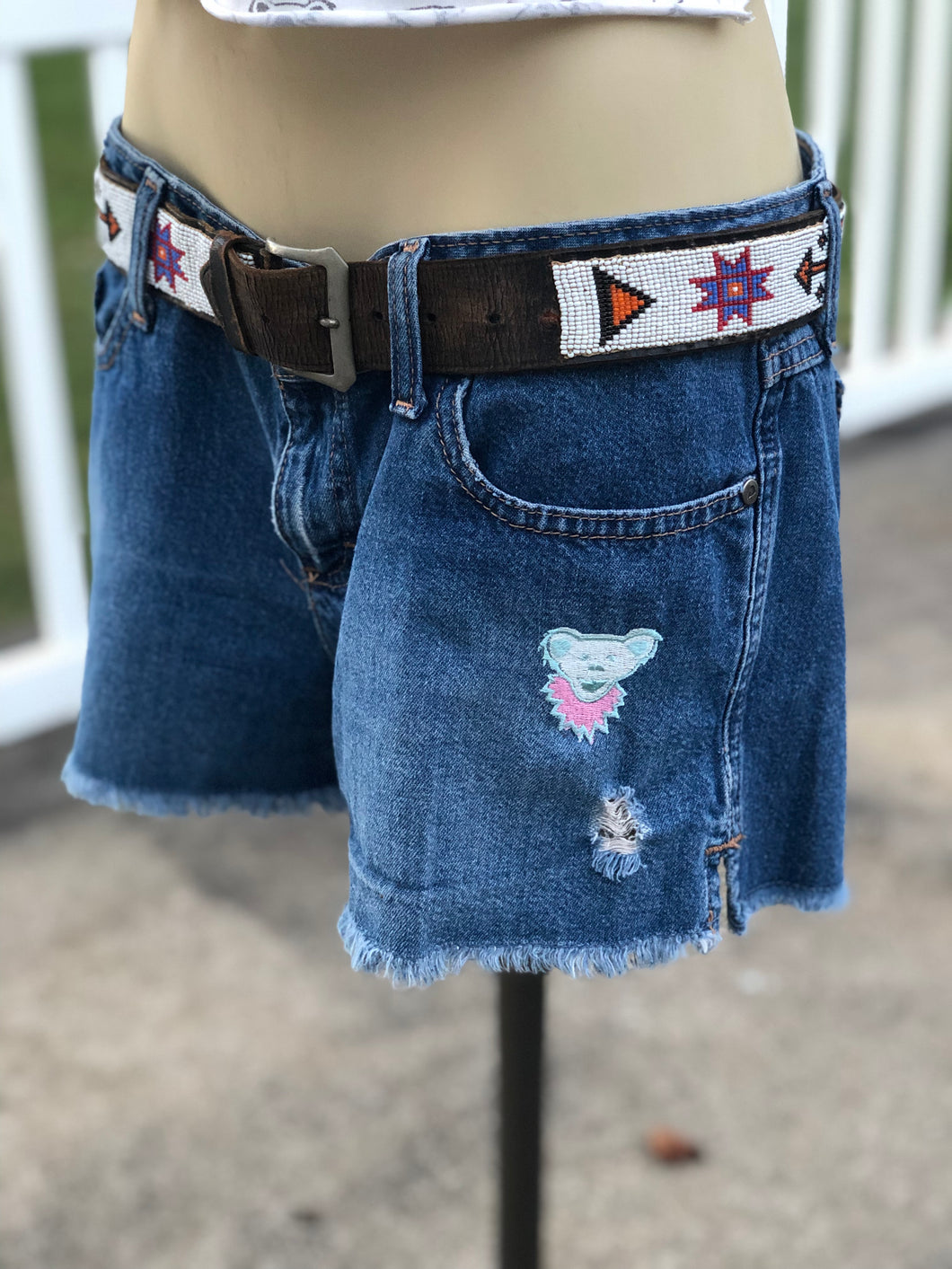 Sz 9  embroidered denim shorts