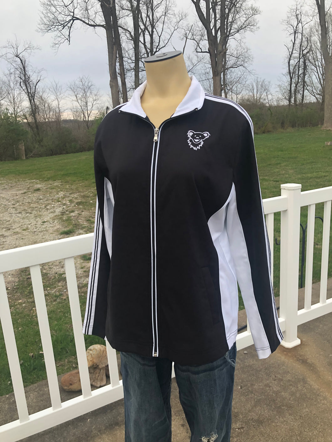 Sz M Embroidered athletic wear zip up