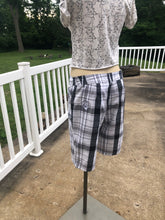 Load image into Gallery viewer, Womens sz 6 embroidered Steal your Bear shorts
